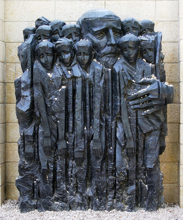 “Janusz Korczak and the Children” by sculptor Boris Saktsier (1978). Janusz Korczak Square, Yad Vashem, Jerusalem, Israel.